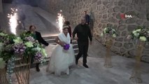 Engelli kadının, düğün hayalini kardeşleri yerine getirdi