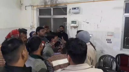बदायूं:युवक की मौत के बाद परिजनों का जिला अस्पताल में हंगामा,वीडियो वायरल