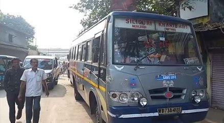 পুলিশি হয়রানির জেরে আচমকা শিলিগুড়িতে বন্ধ বেসরকারি বাস পরিষেবা