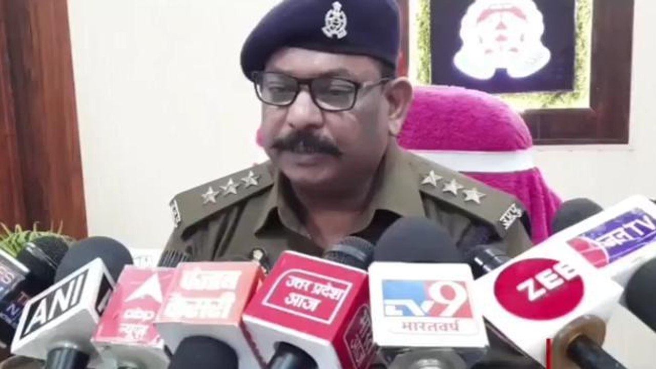 कार से कुचलकर बेजुबान कुत्ते को उतारा मौत के घा...