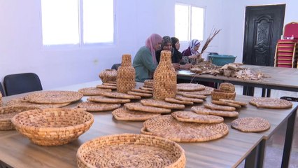 أردنية تحول أوراق الموز إلى قطع فنية باهرة