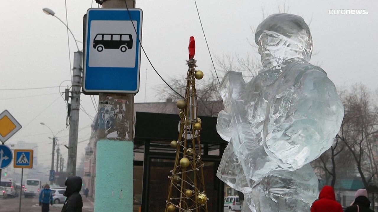 Ледяные русские солдаты появились в Чите