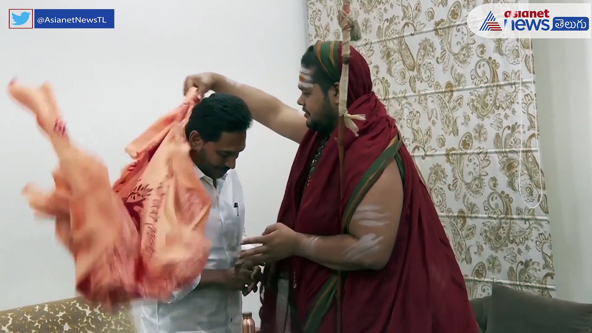 విశాఖ శారదాపీఠం వార్షిక మహోత్సవాలు... జగన్ ను ఆహ్వానించిన స్వాత్మానందేంద్ర