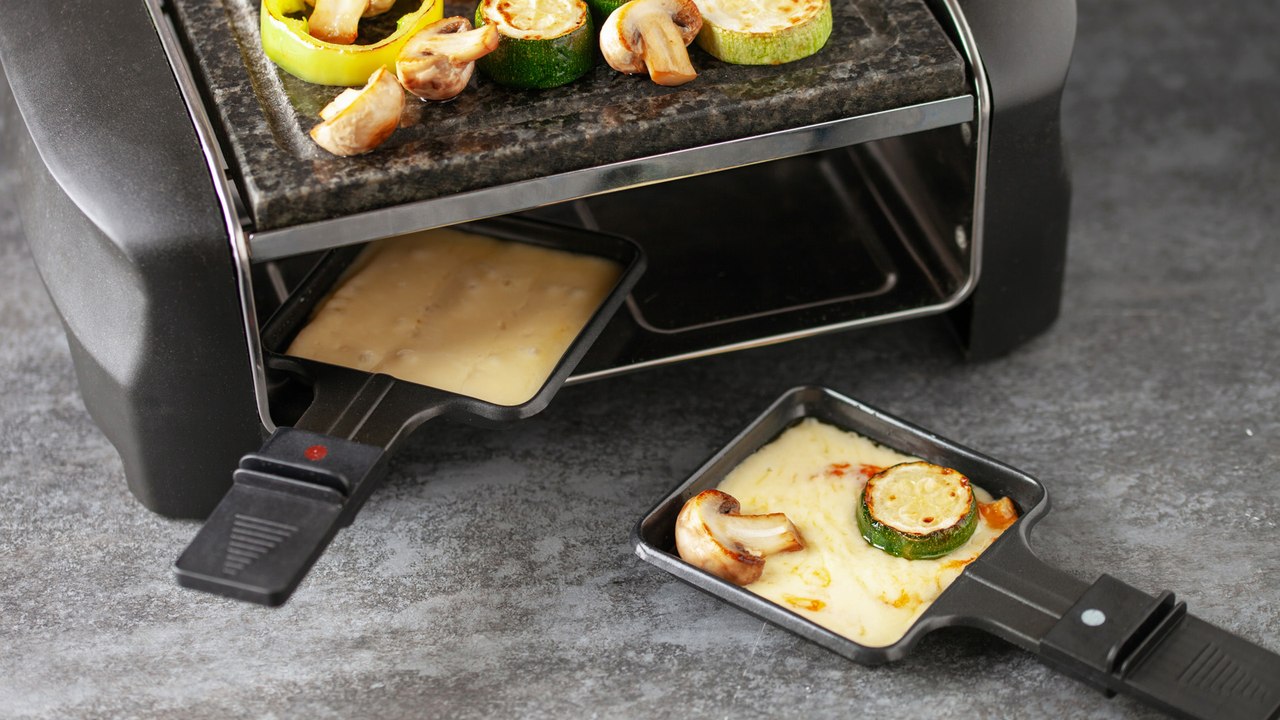 Tödliche Gefahr: Deshalb ist Raclette gefährlich für Haustiere!