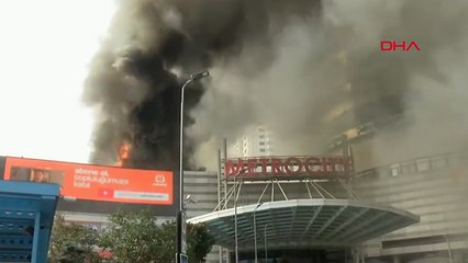Levent'te alışveriş merkezinde yangın