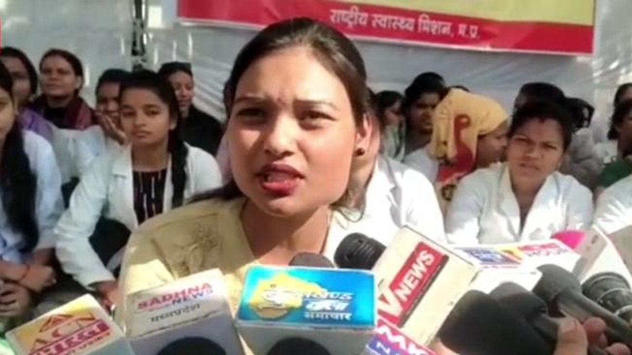 छतरपुर: जिला अस्पताल में अनिश्चितकालीन हड़ताल शुरू, बंद रहेंगी स्वास्थ्य सेवाएं