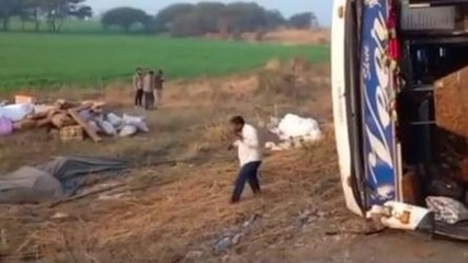 धार: भीषण सड़क हादसे में बस हुई चारों खाने चित्त,मौके पर मची चीख पुकार