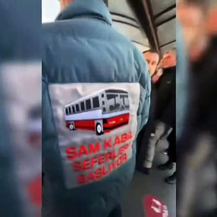 Özdağ "Zafer Turizm" montuyla metrobüse bindi