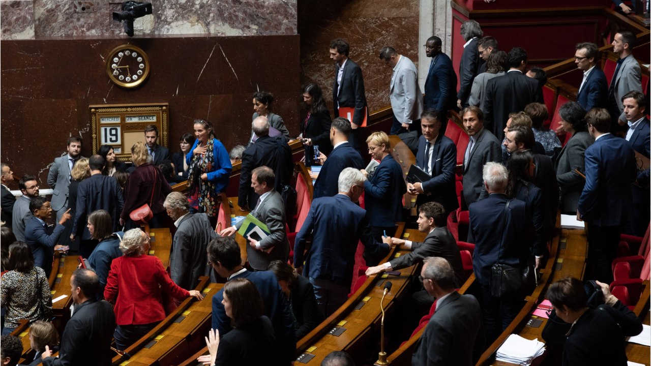 GALA VIDEO - “Il faut venir ivre !” : chez les Insoumis, on ironise sur le froid à l’Assemblée