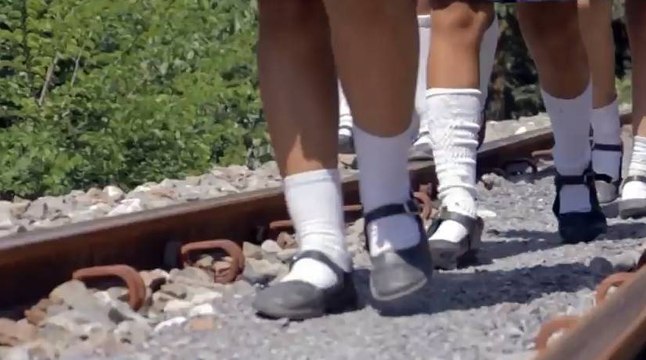 Estudiantes sometidos a largas travesías por vías inundadas en Cesar