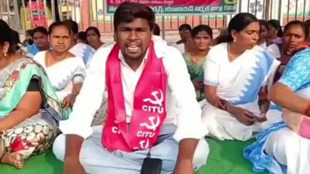 నిర్మల్: గం.48 ధర్నా.. పారితోషకం లేని పనులు చెప్పద్దు