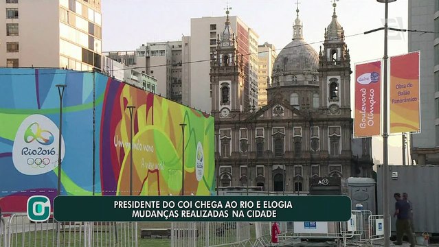 Presidente do COI chega ao Rio e elogia mudanças na cidade