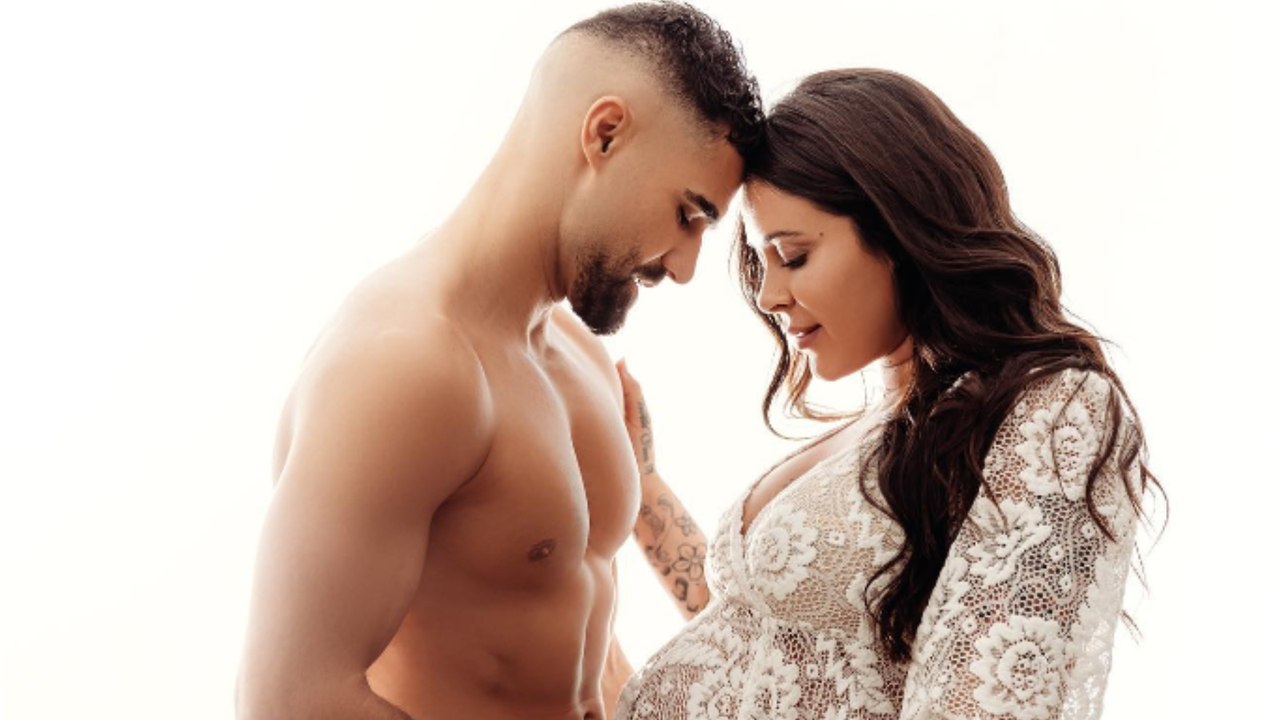 Voici - Shanna Kress et Jonathan Matijas très émus en évoquant l'accouchement de leur bébé décédé