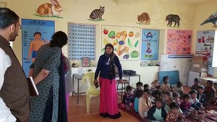 कलक्टर ने देखा नाडी खुदाई कार्य