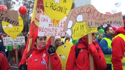 A Bruxelles in migliaia protestano contro carobollette e carovita