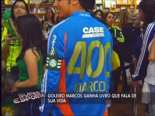 Lançamento de biografia de Marcos leva multidão a shopping