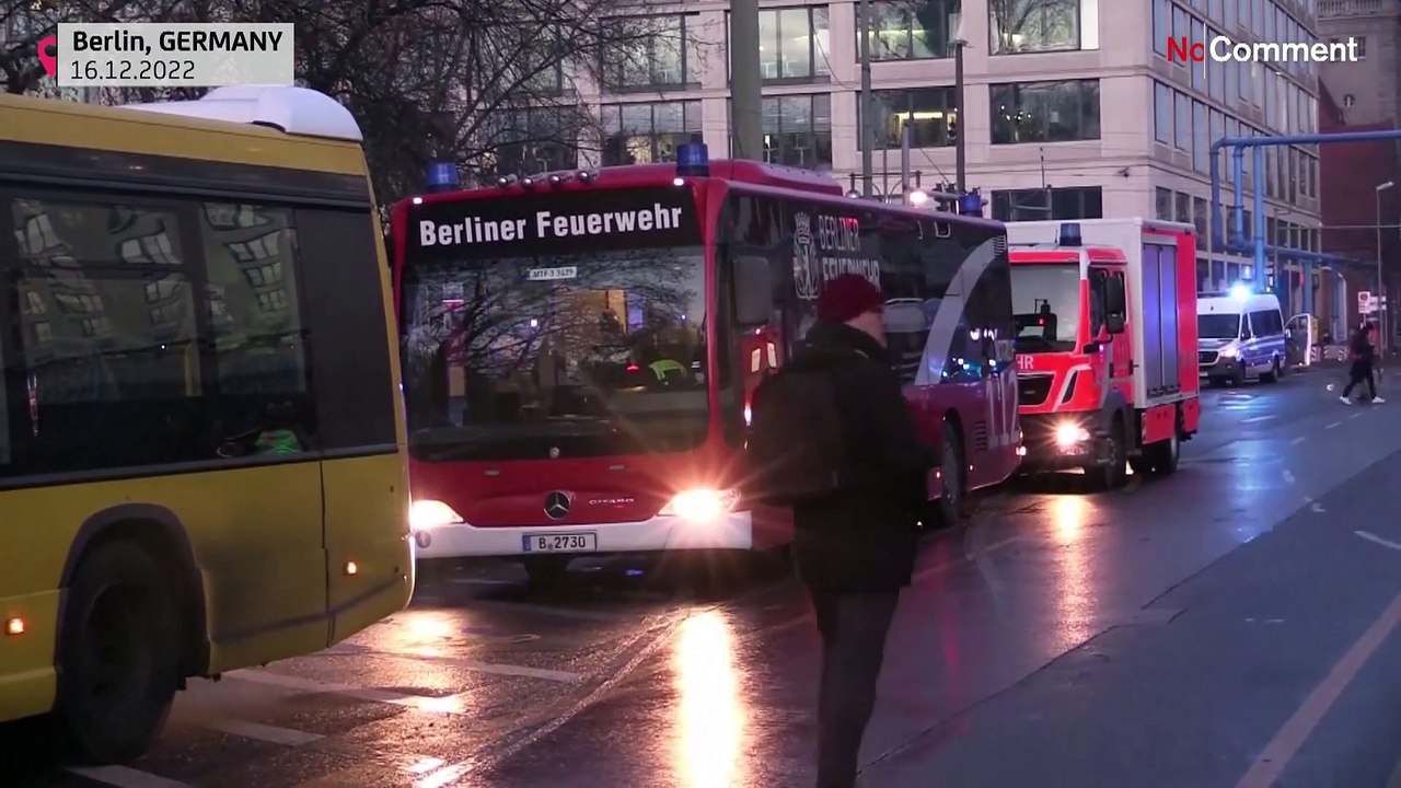 Riesen-Aquarium 'AquaDom' im Berliner Radisson Hotel zersprungen