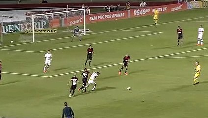 São Paulo x Vitória Yago recebe o cartão vermelho por falta em Nenê