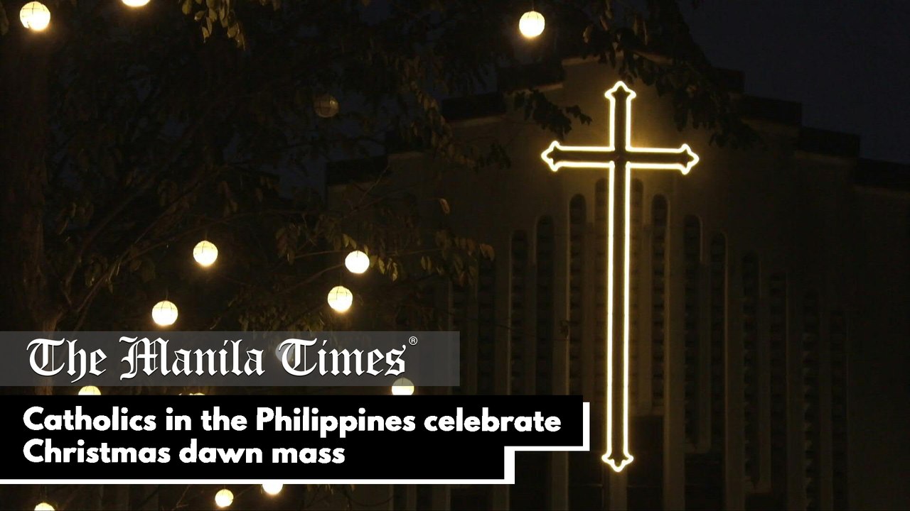 catholics-in-the-philippines-celebrate-christmas-dawn-mass-video