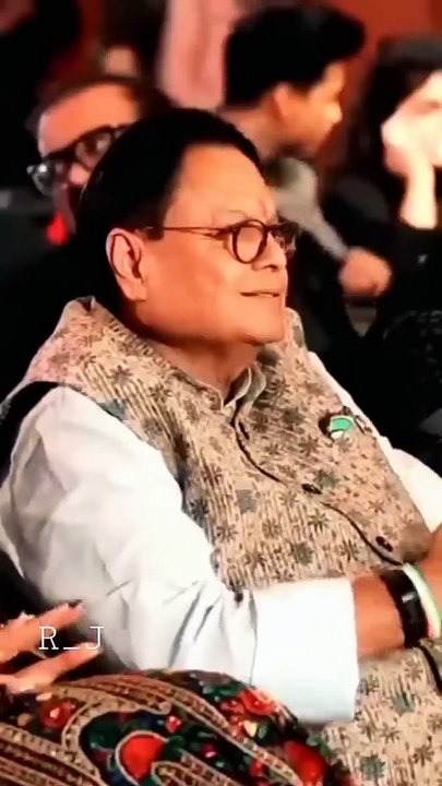 CARRYMINATI GIVE AWARD