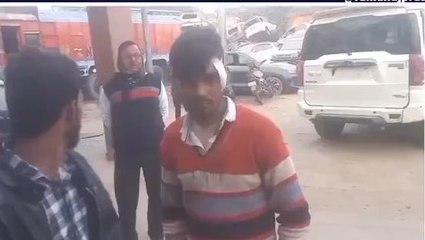 गोपालगंज: सरपंच कार्यालय के सामने बदमाशों ने युवक को मारपीट कर किया घायल, देखें वीडियो