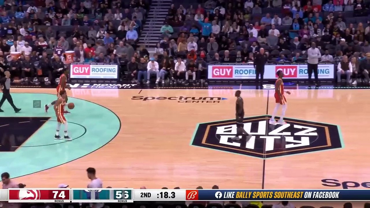 LaMelo Ball hits logo 3 and gets a tech for wanting a foul called vs