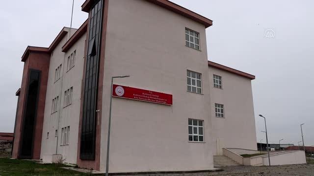 Kırklareli Valisi Ekici, Pınarhisar Bakım Rehabilitasyon ve Aile Danışma Merkezini ziyaret etti
