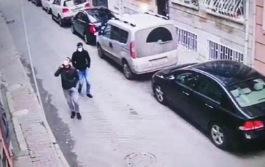 Telefondaki sesin polis olduğuna inanıp 4,5 milyon liralık altınını verdi