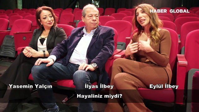 Baba, anne ve kızları aynı sahnede: 'Her Şey Bedava'nın izlerken güldüren bittiğinde düşündüren öyküsü