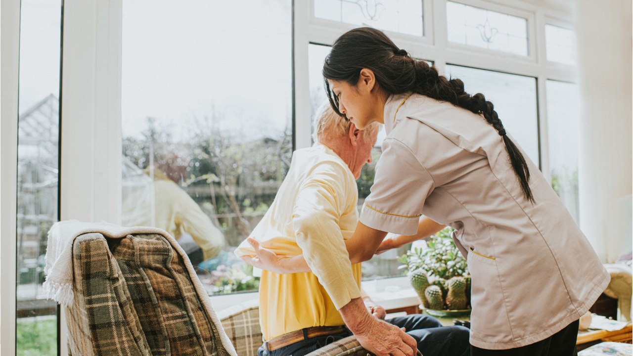 Ehpad : cinq informations obligatoires à transmettre aux familles dès l’an prochain