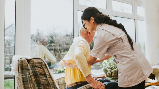 Ehpad : cinq informations obligatoires à transmettre aux familles dès l’an prochain