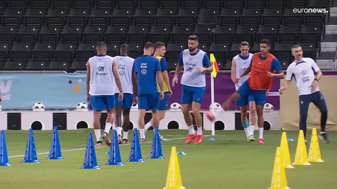 Klimaanlagen in Katar schuld? Französische Spieler liegen vor WM-Finale flach