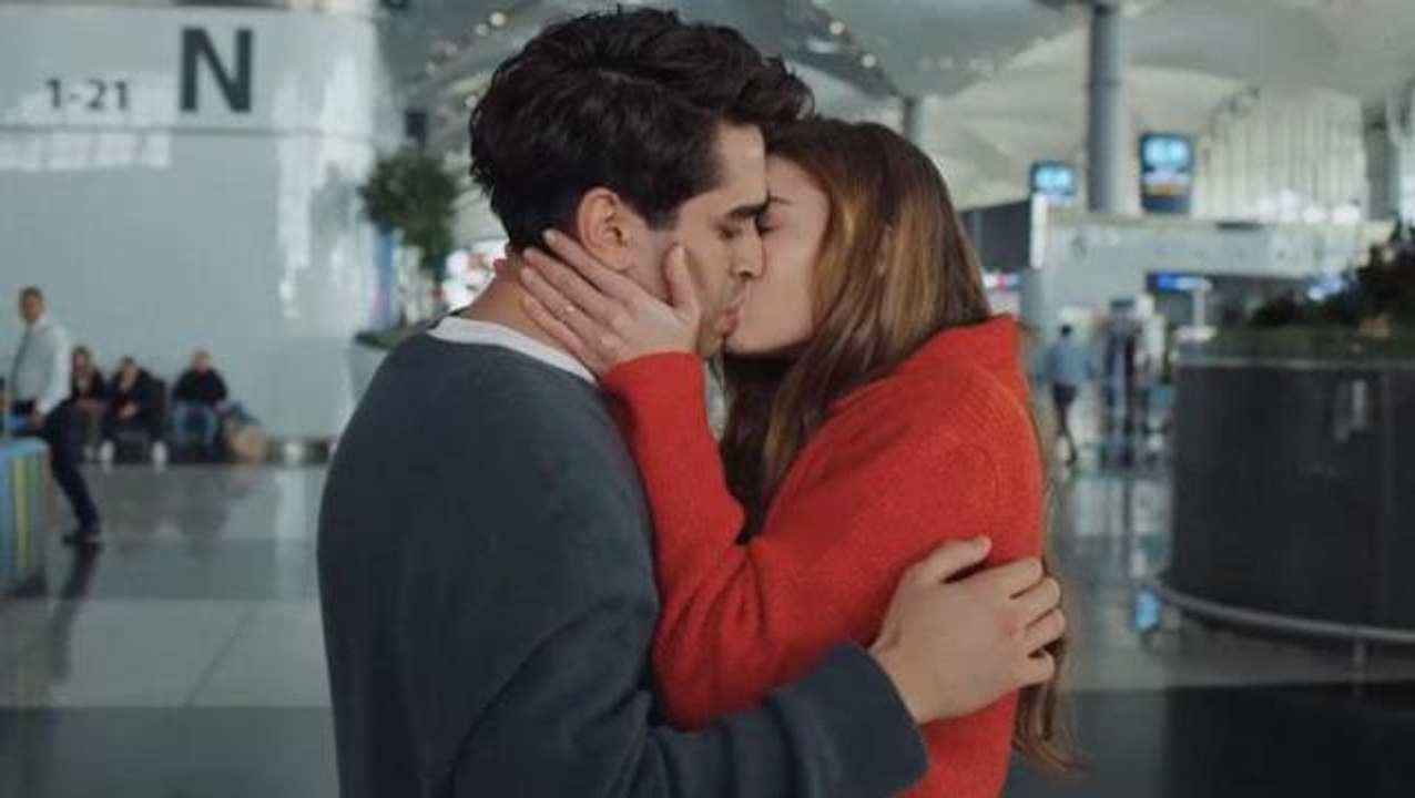 Yalı Çapkını'na damga vuran öpüşme sahnesi! Dizi kendi reyting rekorunu kırdı