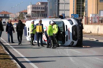 Download Video: Ambulans ile Evde Sağlık Hizmetleri aracının karıştığı kazada 9 kişi yaralandı