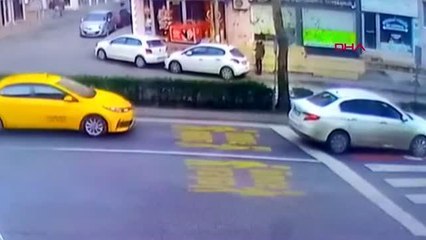 TEKİRDAĞ'DA YAYA GEÇİDİNDEKİ KAZA GÜVENLİK KAMERASINA YANSIDI