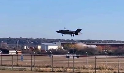 Regardez les images spectaculaires d'un avion de chasse F-35 qui se crash à l’atterrissage sur la base aérienne de Fort Worth au Texas