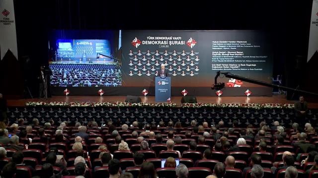 Türk Demokrasi Vakfı'nın Düzenlediği Demokrasi Şurası... Vakıf Başkanı Salih Uzun: Şiir Okurken Demokrat, Gücü Ele Geçirince Otokrat. Böyle...