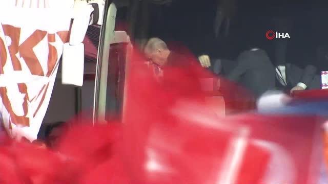 Cumhurbaşkanı Recep Tayyip Erdoğan: Sordum, resmi ramak nedir dedim. Dediler ki 75 bin kişi meydanda. Bu 2023'e yürüyüşün coşkulu adımıdır.