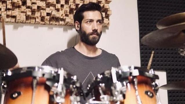 Piiz grubunun davulcusu Mehmet Dudarık tanımadığı kişinin saldırısına uğradı! Hayati tehlikesi devam ediyor