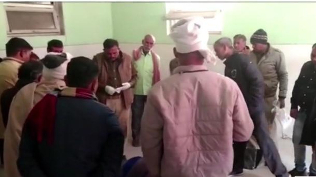 मथुरा: सड़क हादसे में घायल युवक की इलाज के दौरान हुई मौत, परिजनों मचा कोहराम