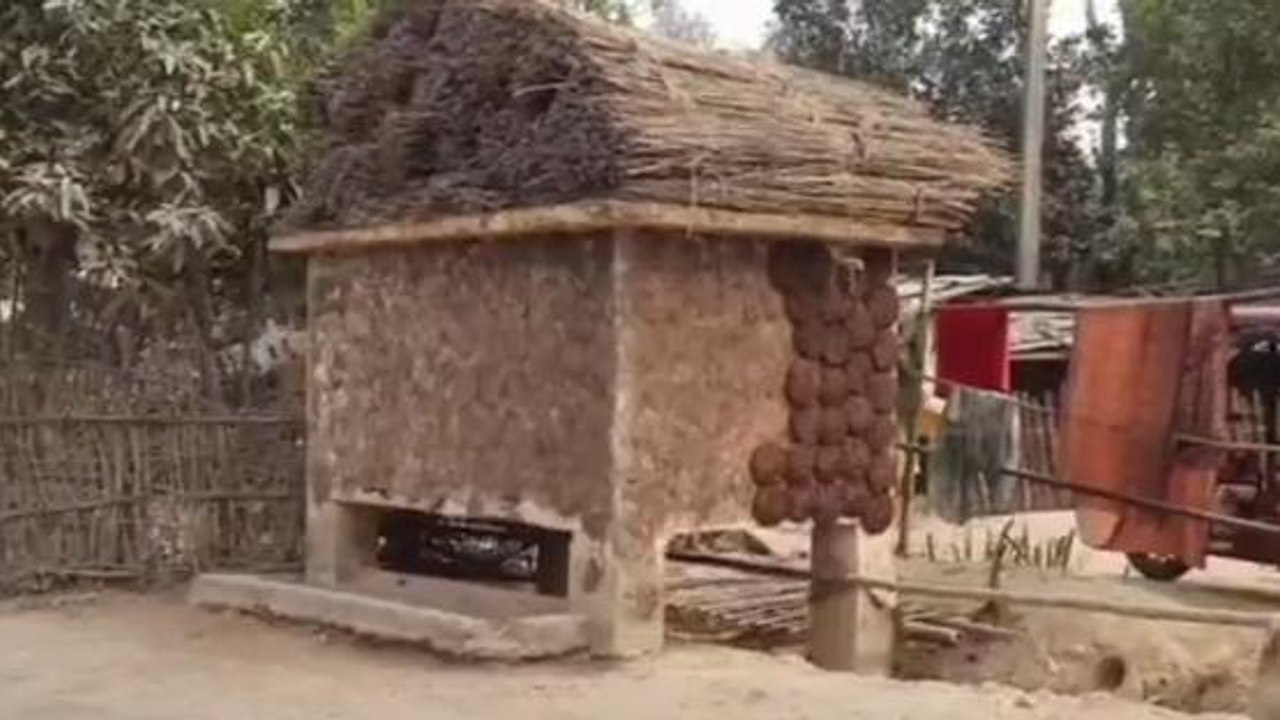 দঃদিনাজপুরঃ হাহাকার পানীয় জলের! প্রশাসনিক উদাসীনতায় বন্ধ সজল ধারা প্রকল্প