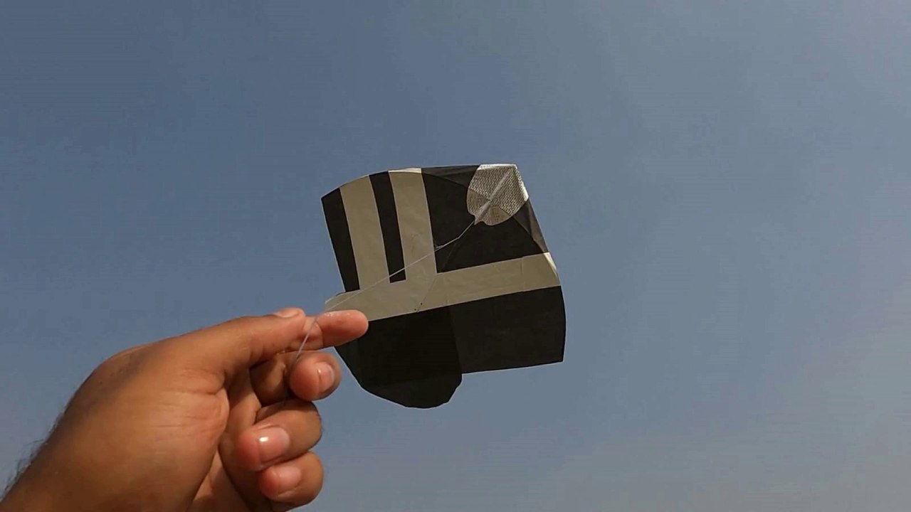 Dair Tawa Kite Kaise Banate hain - kite making - kite flying test