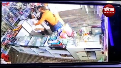 दुकान में घुसकर युवक पर हमला, वीडियो वायरल