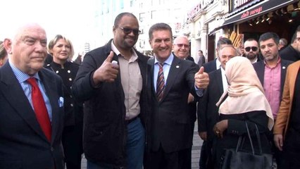 TDP Genel Başkanı Mustafa Sarıgül'e Taksim'de yoğun ilgi
