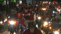 Más de 700 Papás Noel moteros recorren las calles de León