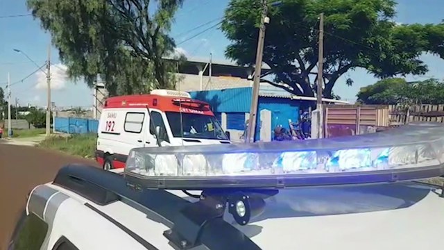 Após ter crise convulsiva, mulher 'acorda' em surto e agressiva e precisa ser contida