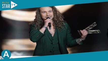 Critiqué par Michel Fugain, Julien Doré lui répond avec humour dans une vidéo