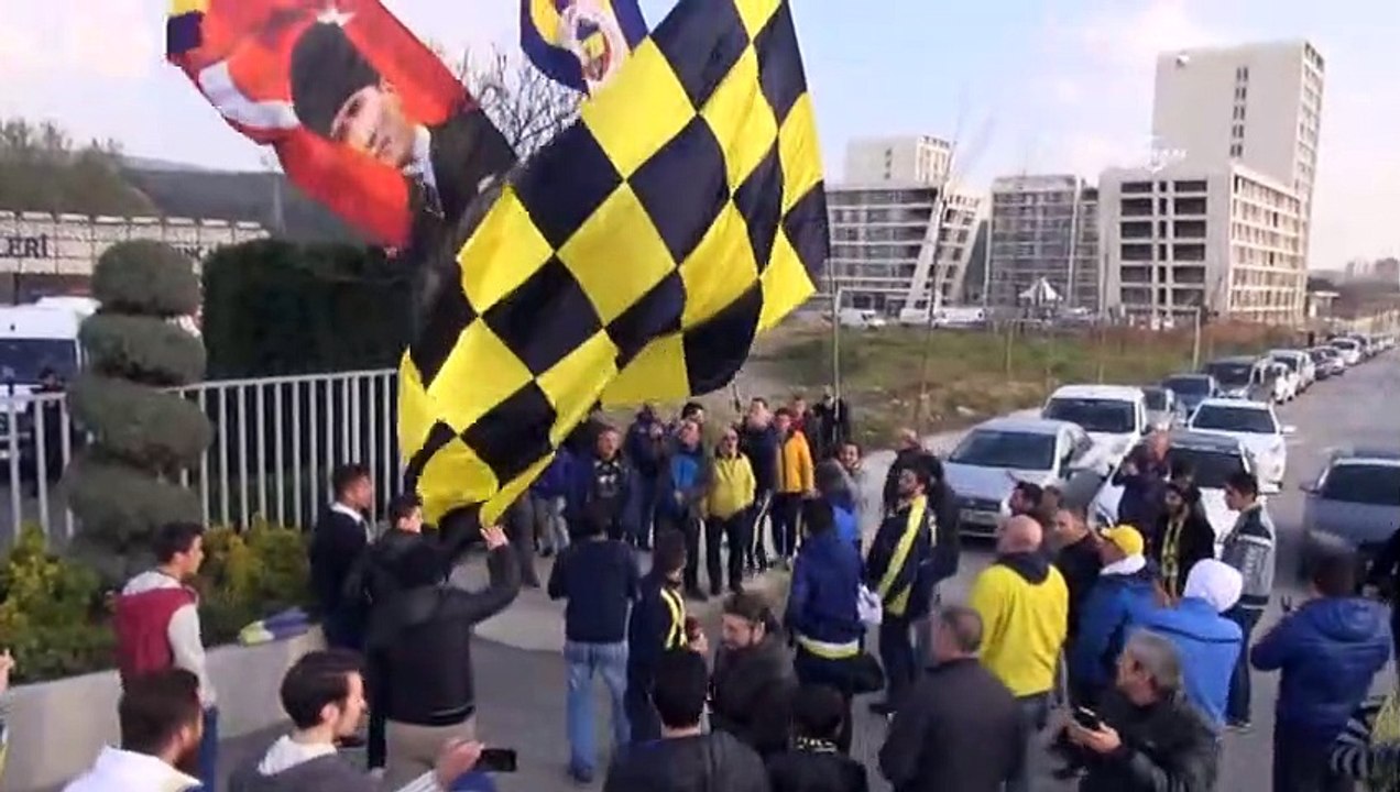 Partida Galatasaray-Fenerbahçe adiada na Turquia