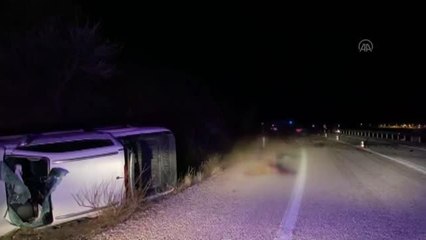 Kamyonetle otomobil çarpıştı, 2 kişi öldü, 7 kişi yaralandı