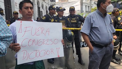 Policía interviene local campesino y partidos de izquierda en Lima